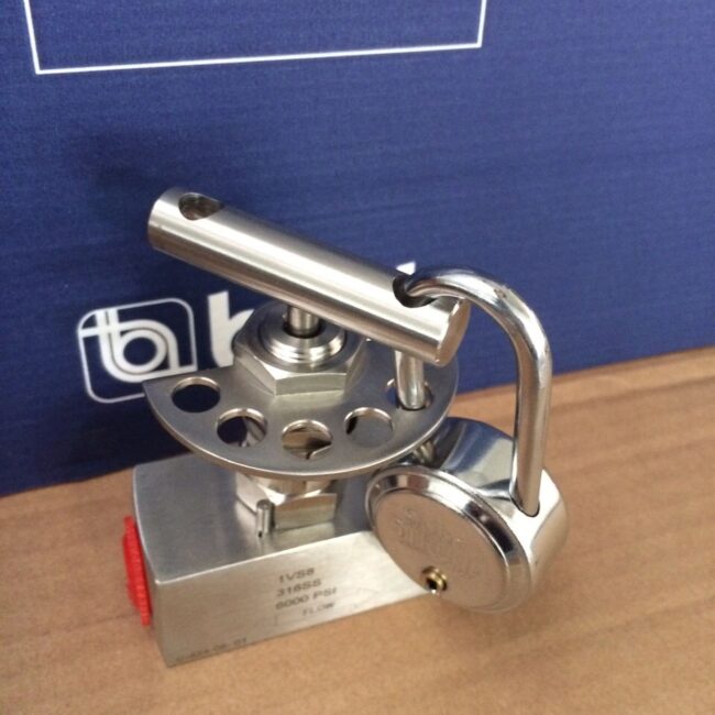 lockable needle valve